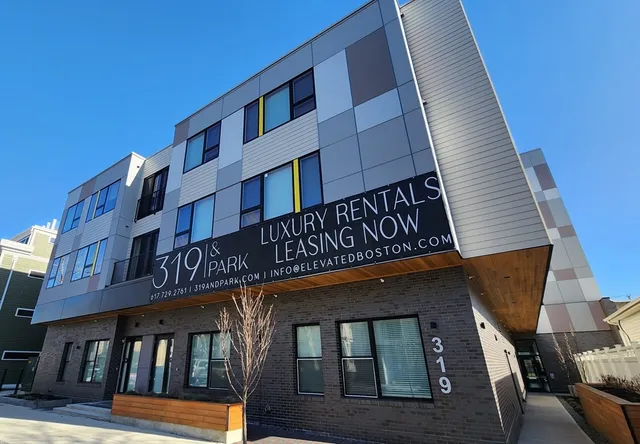 $3,250 | 340 Bremen Street, Unit 402, Boston, MA 02128