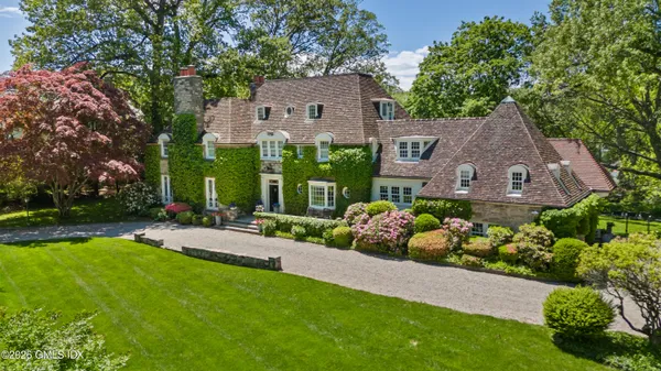 $6,995,000 | 105 Woodside Drive, Greenwich, CT 06830