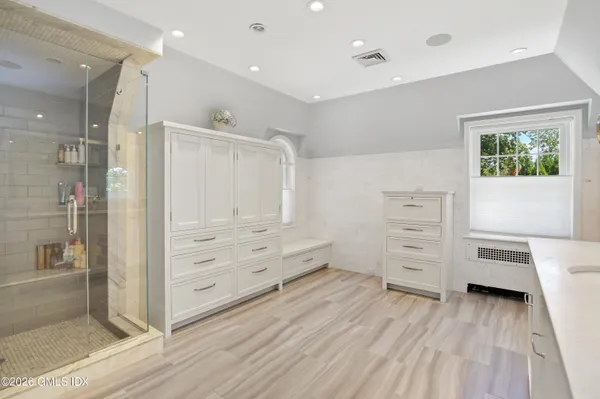 $6,995,000 | 105 Woodside Drive, Greenwich, CT 06830