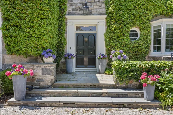 $6,995,000 | 105 Woodside Drive, Greenwich, CT 06830
