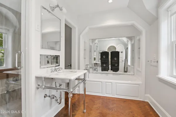 $6,995,000 | 105 Woodside Drive, Greenwich, CT 06830