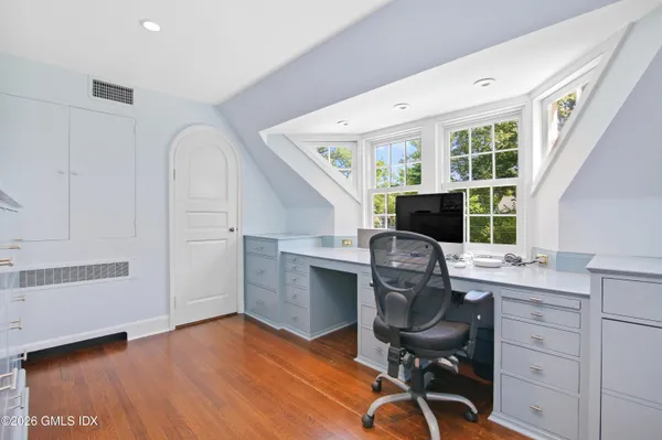 $6,995,000 | 105 Woodside Drive, Greenwich, CT 06830