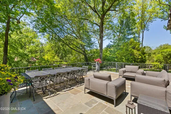 $6,995,000 | 105 Woodside Drive, Greenwich, CT 06830