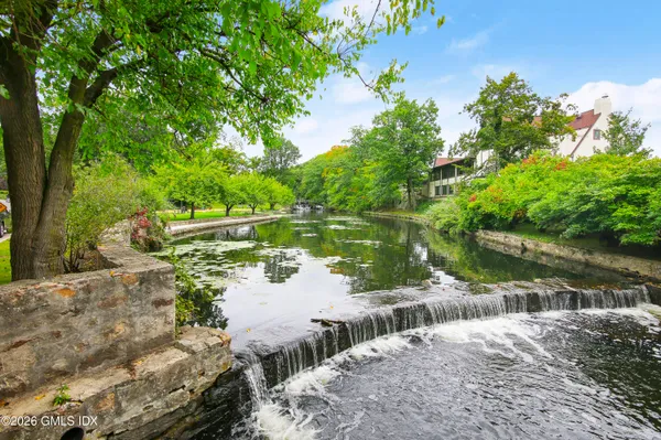 $6,995,000 | 105 Woodside Drive, Greenwich, CT 06830