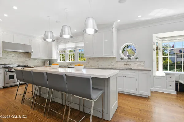 $6,995,000 | 105 Woodside Drive, Greenwich, CT 06830