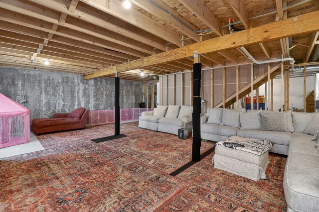 a view of a livingroom with furniture