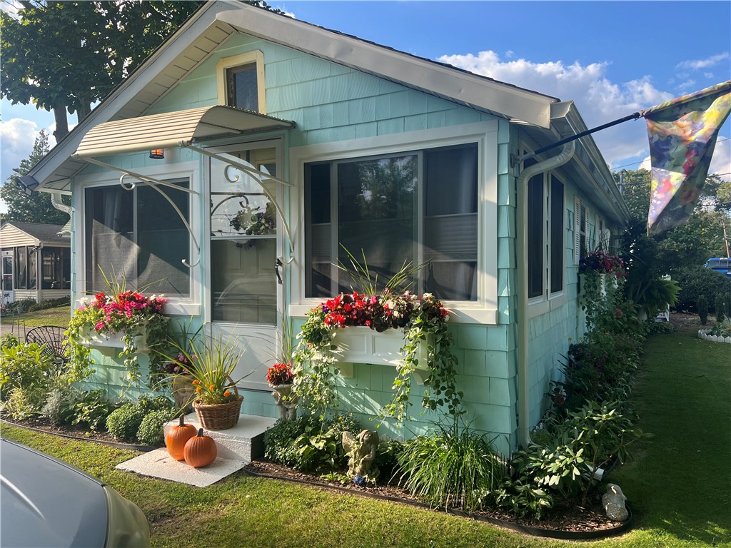 50 Andrew Comstock Road Warwick, RI 02886 - Photo 2 of 29