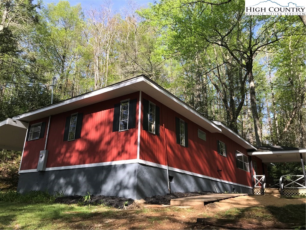 7382 Alford Ridge Road Newland, NC 28657 - Photo 2 of 20 Gallery Image 2