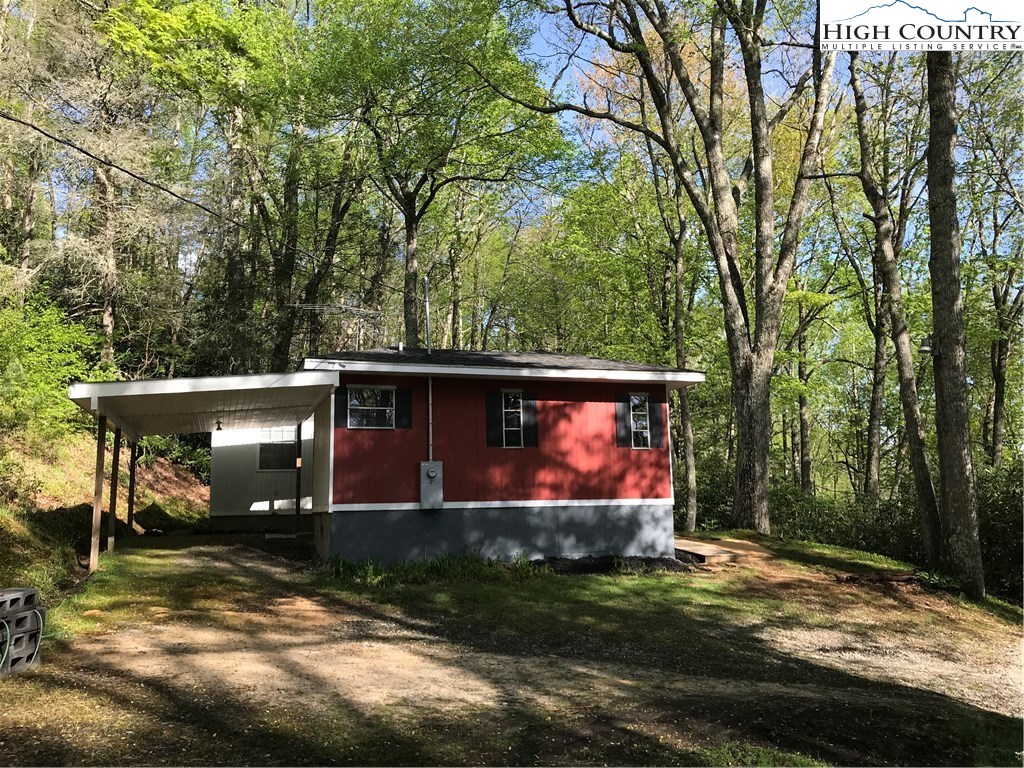 7382 Alford Ridge Road Newland, NC 28657 - Photo 3 of 20 Gallery Image 3