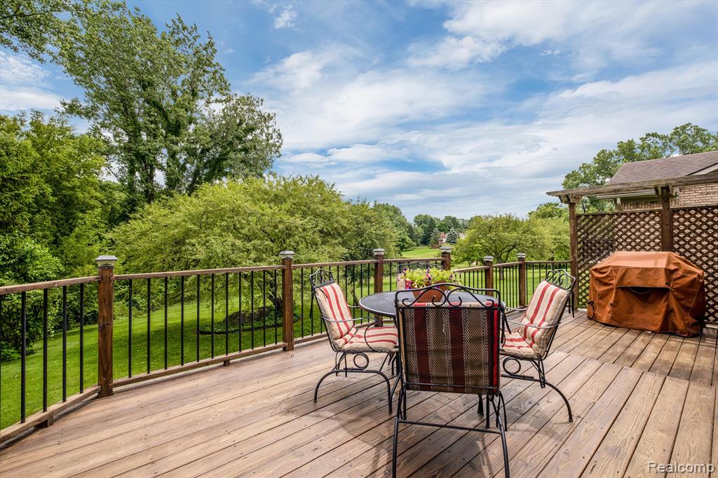 719 Ten Point Drive Rochester Hills, MI 48309 - Photo 6 of 43
