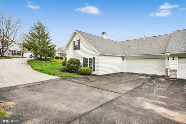 a view of a house with a yard and garage