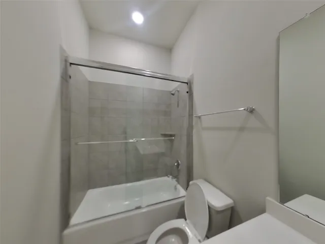 $2,509 | 9835 Willow Creek, Unit 610, Tomball, TX 77375