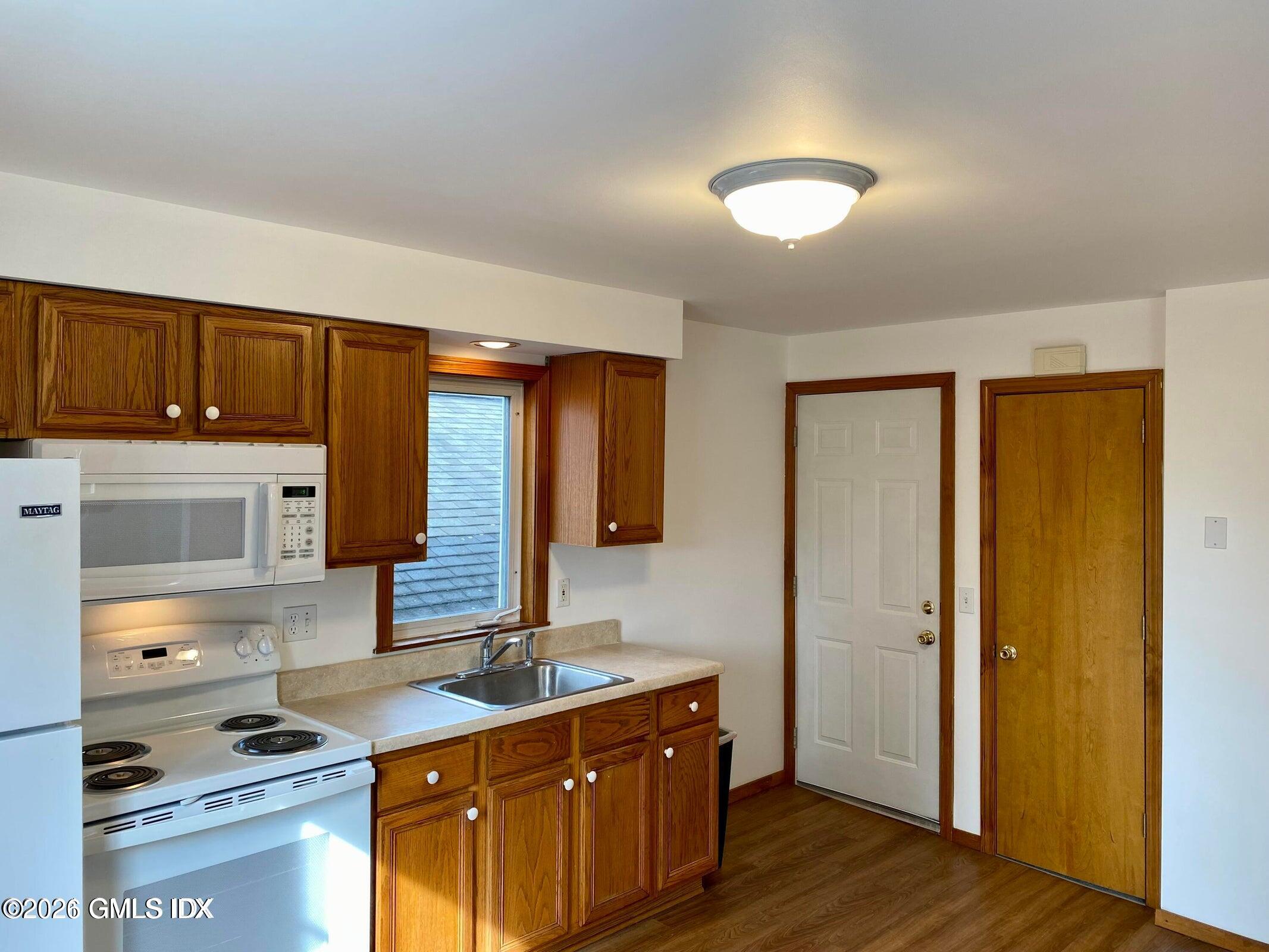 24 St Roch Avenue, Unit 2 Greenwich, CT 06830 - Photo 5 of 20 20240318183931121049000000-o