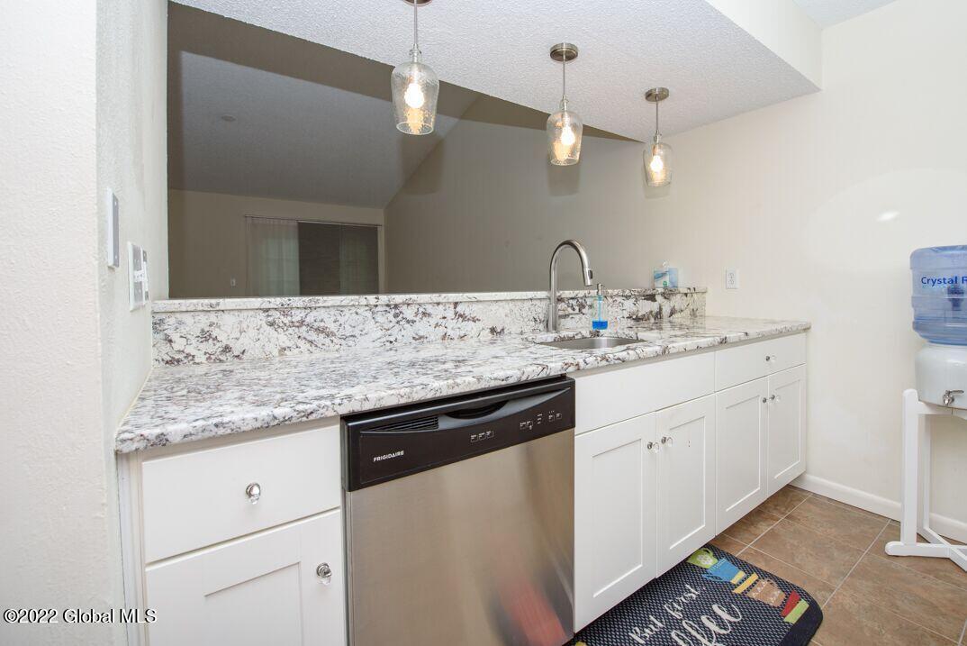 1 Flintlock Lane Halfmoon, NY 12065 - Photo 3 of 8 1 Flintlock_kitchen