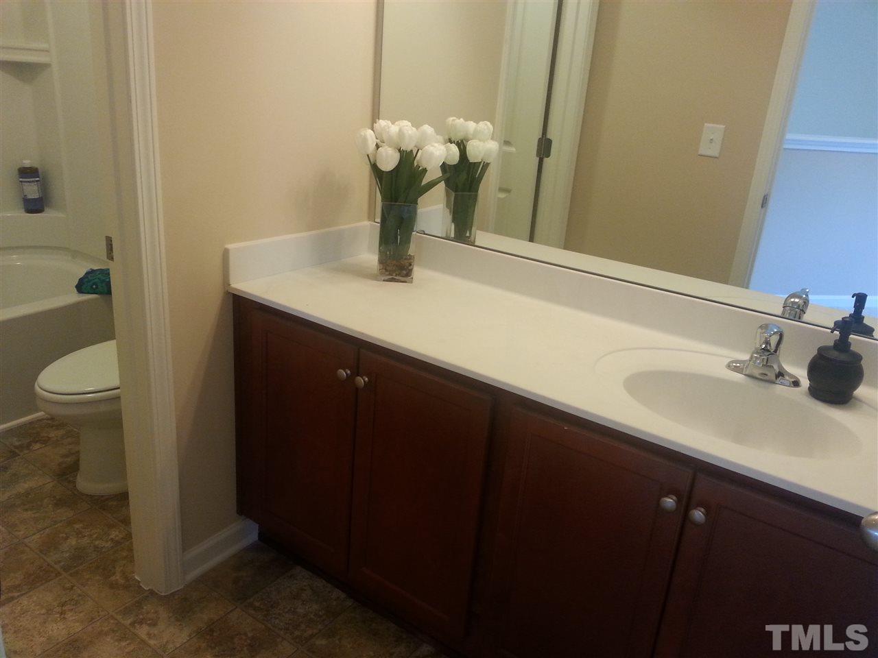 7609 Weathered Oak Way Raleigh, NC 27616 - Photo 5 of 25 Gallery Image 5
