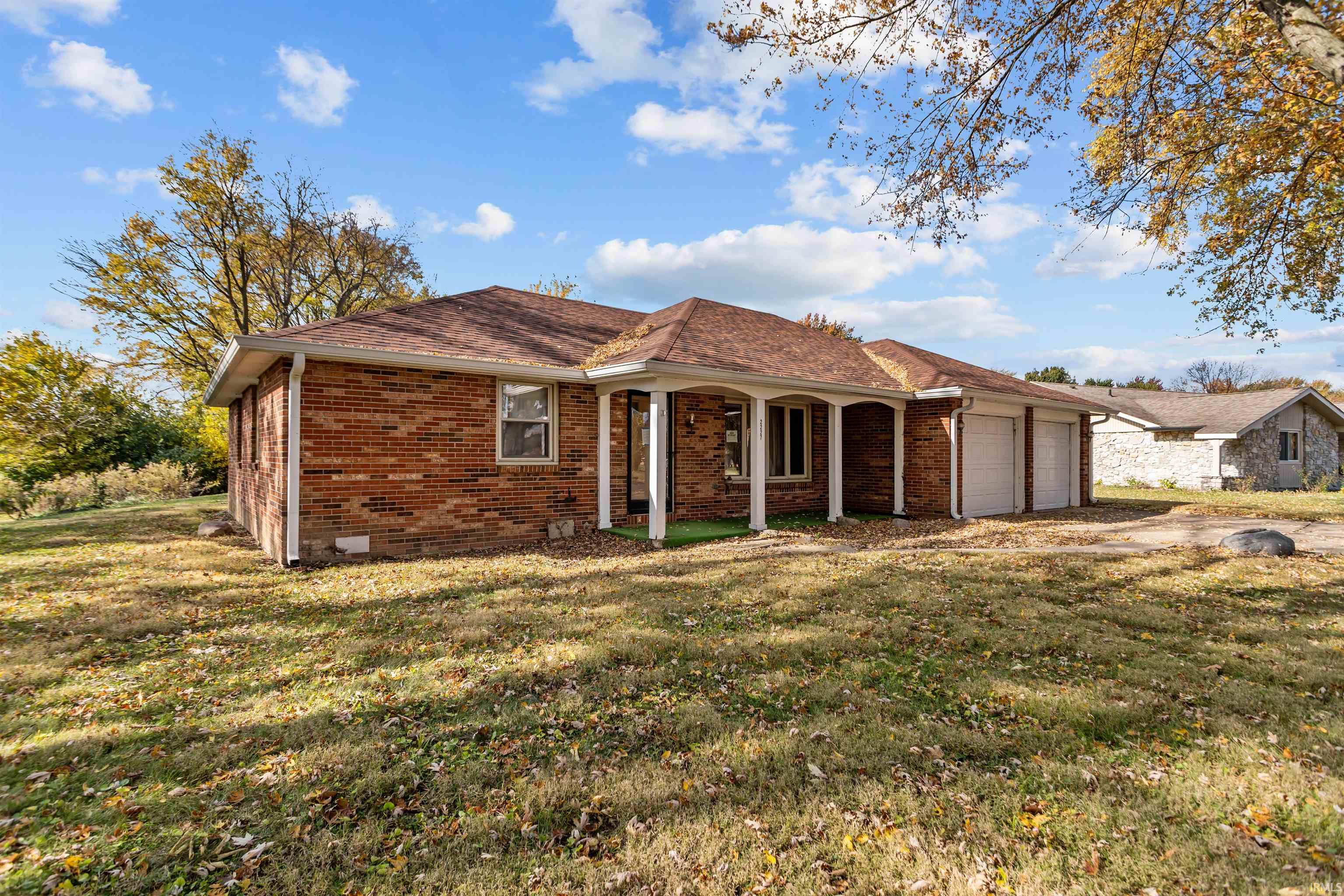 2227 Tartan Road Anderson, IN 46012 - Photo 2 of 23