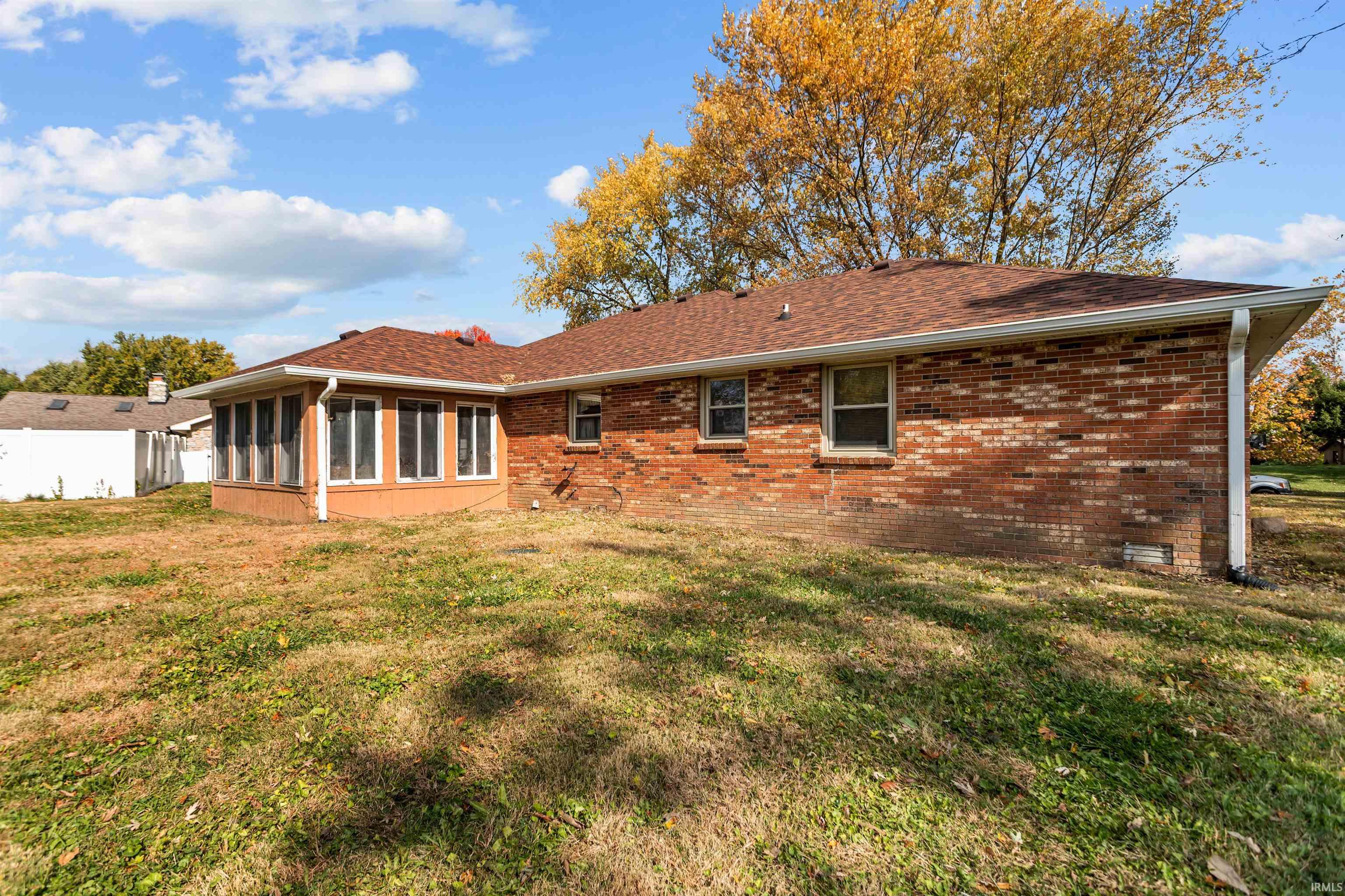 2227 Tartan Road Anderson, IN 46012 - Photo 5 of 23