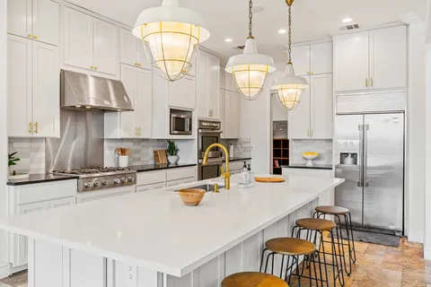 $3,225,000 | 3500 River Oaks Drive, Kingsland, TX 78639