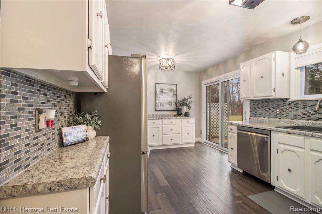 1217 Oakcrest Road Howell, MI 48843 - Photo 13 of 36