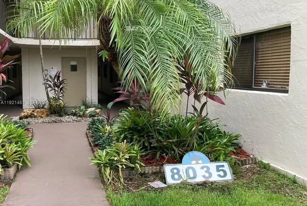 $2,200 | 8035 Southwest 107th Avenue, Unit 110, Miami, FL 33173