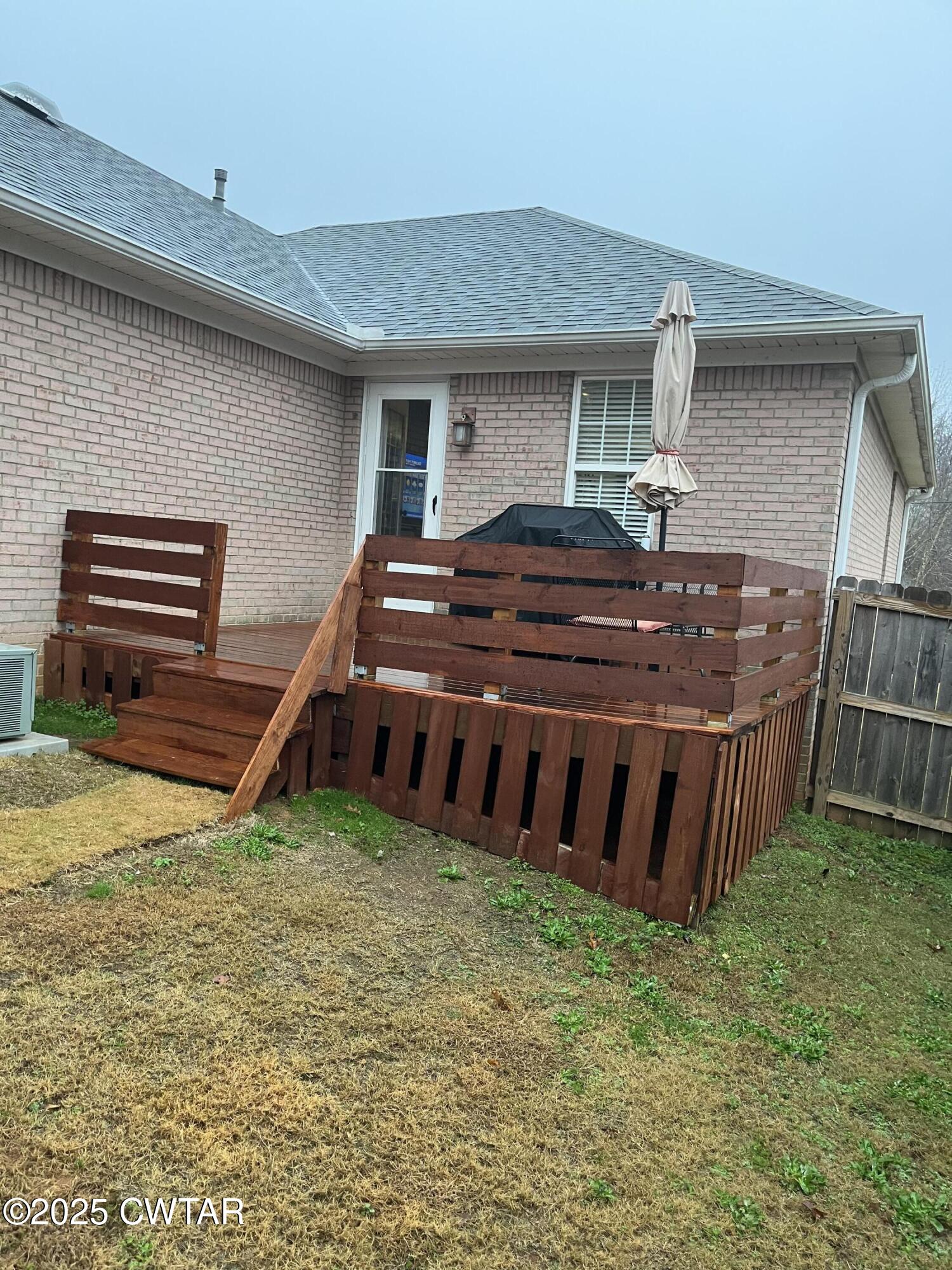 314 Cheyenne Circle Lexington, TN 38351 - Photo 20 of 26 a view of a house with backyard and porch