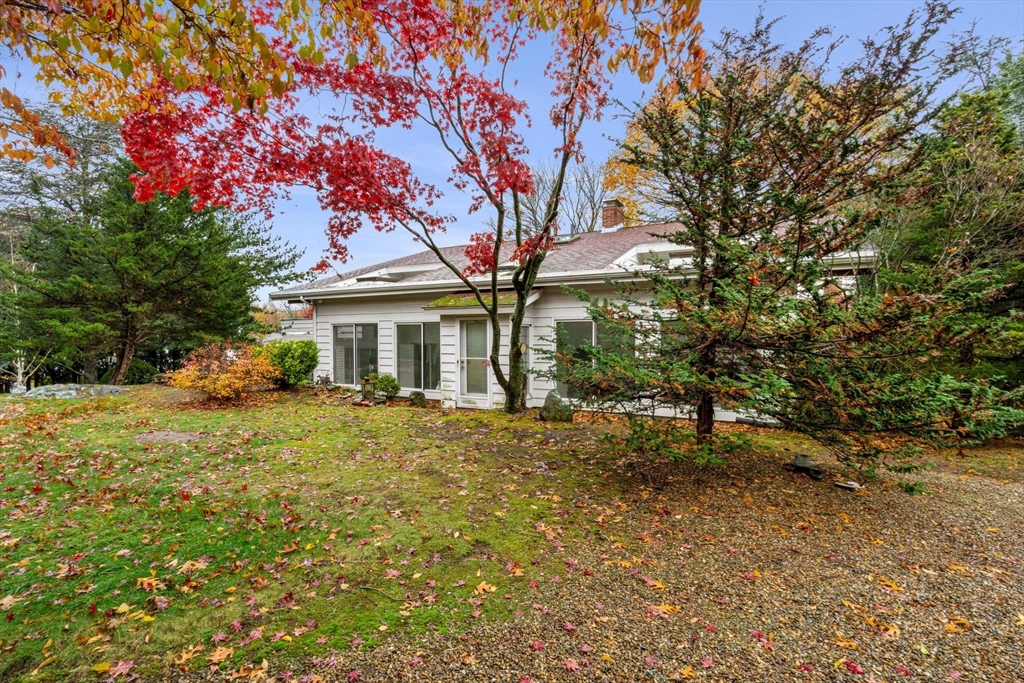10 Quadrant Road Salem, MA 01970 - Photo 41 of 42 a front view of a house with a garden
