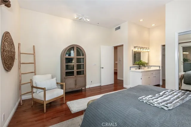 $1,100,000 | 817 10th Street, Unit 104, Santa Monica, CA 90403
