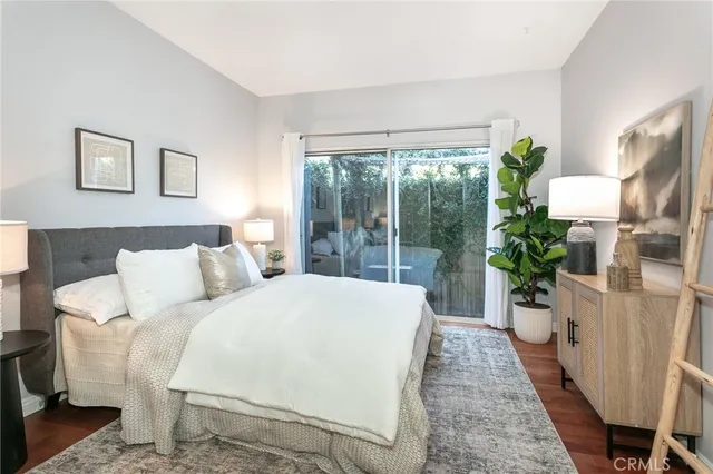 $1,100,000 | 817 10th Street, Unit 104, Santa Monica, CA 90403