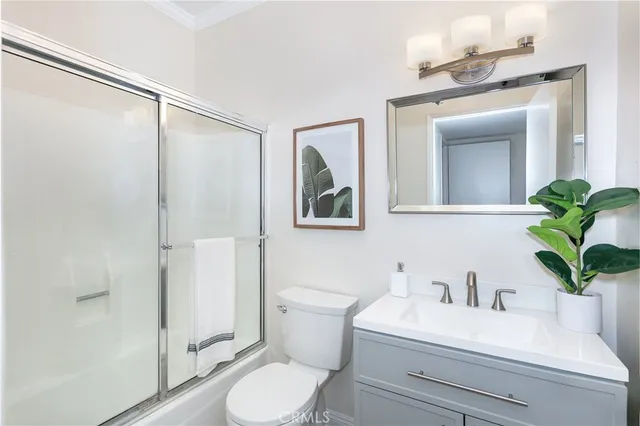 $1,100,000 | 817 10th Street, Unit 104, Santa Monica, CA 90403