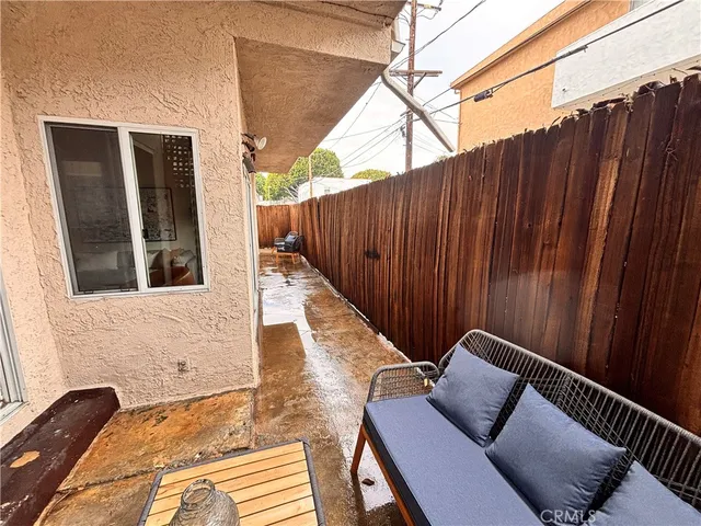 $1,100,000 | 817 10th Street, Unit 104, Santa Monica, CA 90403