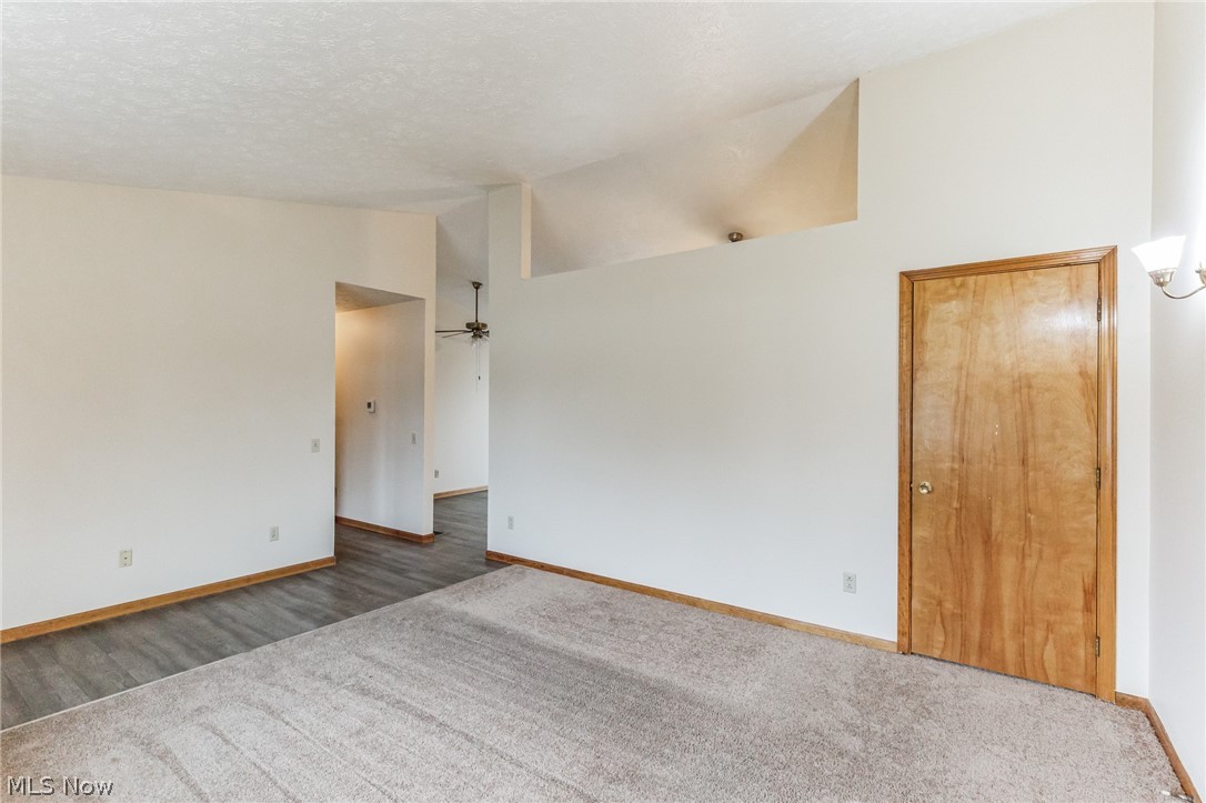 4248 Laurel Road Lorain, OH 44055 - Photo 5 of 23