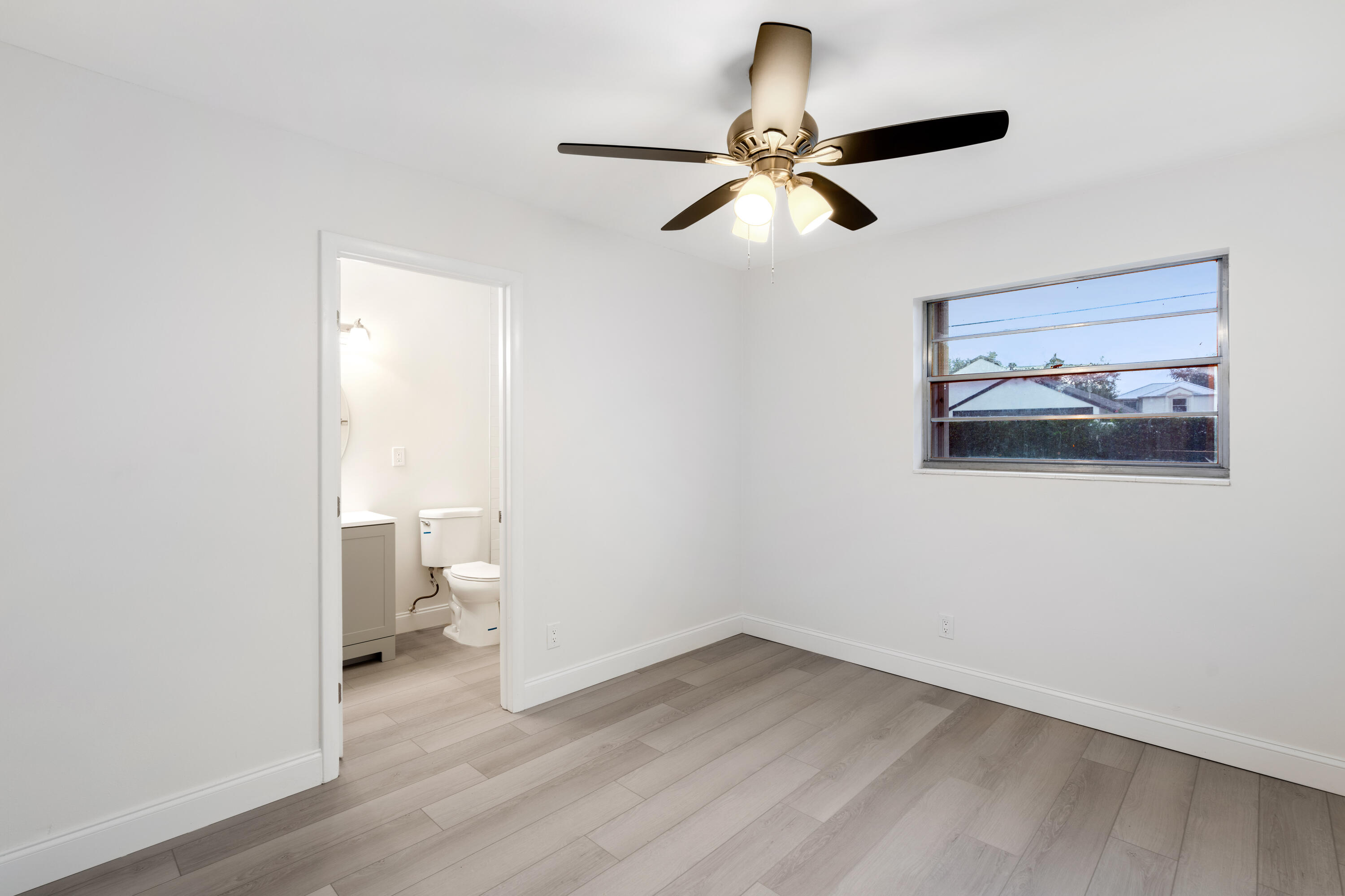 604 Todd Street Jupiter, FL 33458 - Photo 5 of 30 DSC03445