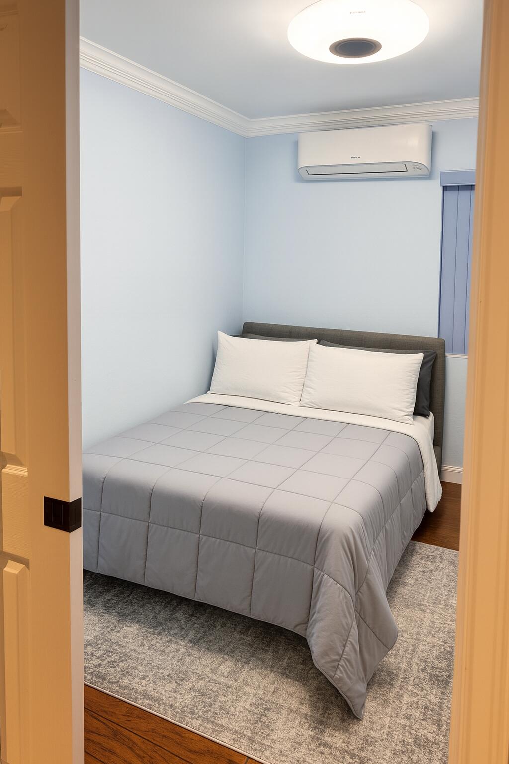 810 Bamboo Lane Delray Beach, FL 33483 - Photo 26 of 30 a large bed sitting in a bedroom next to a window