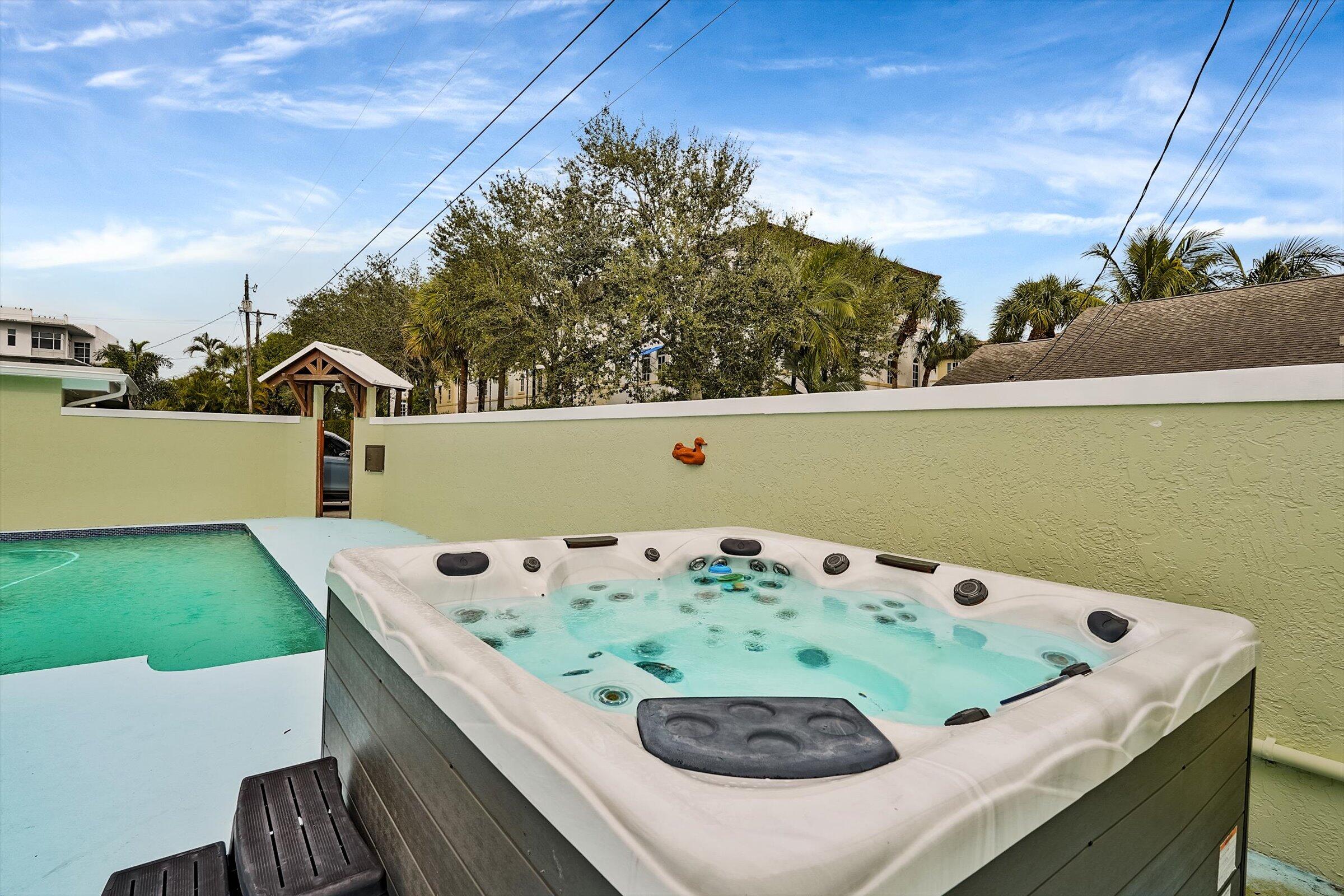 810 Bamboo Lane Delray Beach, FL 33483 - Photo 29 of 30 a view of a swimming pool and outdoor seating