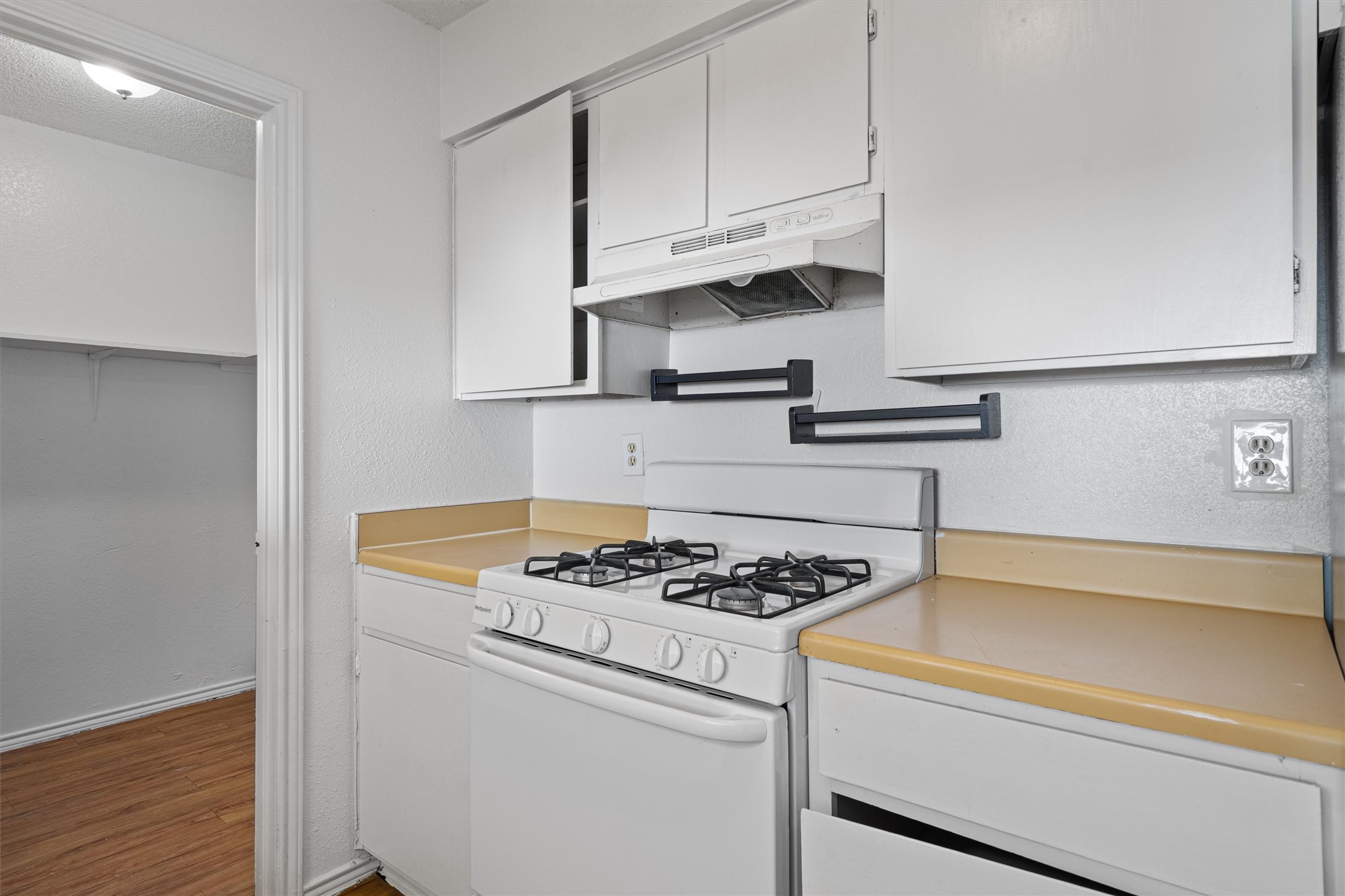 5501 Spring Meadow Road, Unit B Austin, TX 78744 - Photo 3 of 21