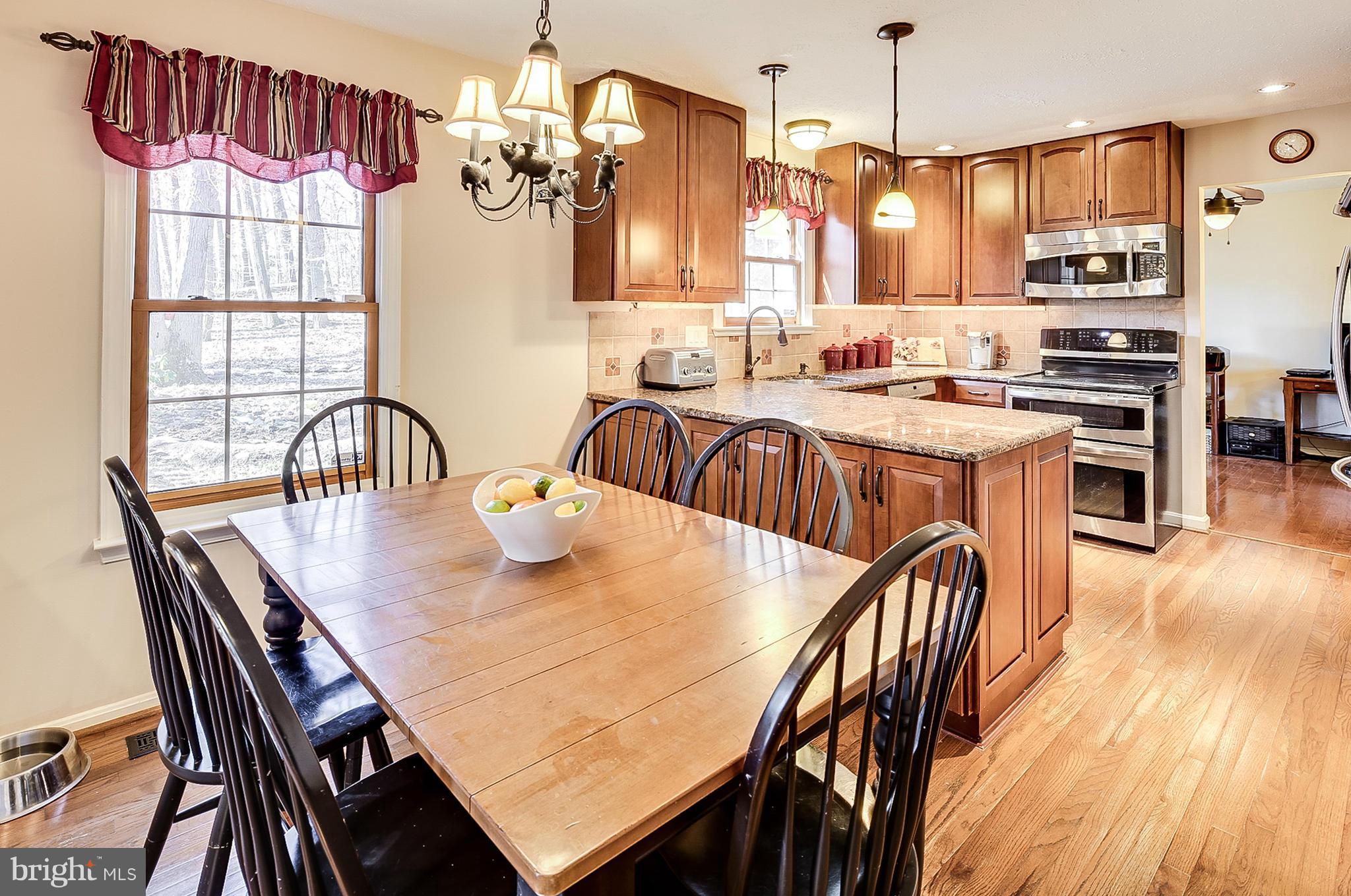 6126 Fairbourne Court Hanover, MD 21076 - Photo 2 of 27 Remodeled eat-in kitchen