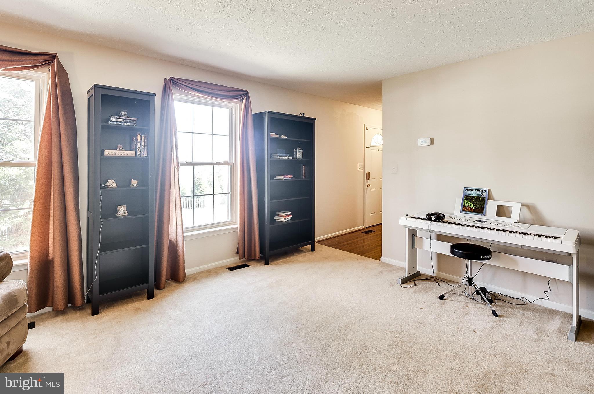 6126 Fairbourne Court Hanover, MD 21076 - Photo 11 of 27 Living Room
