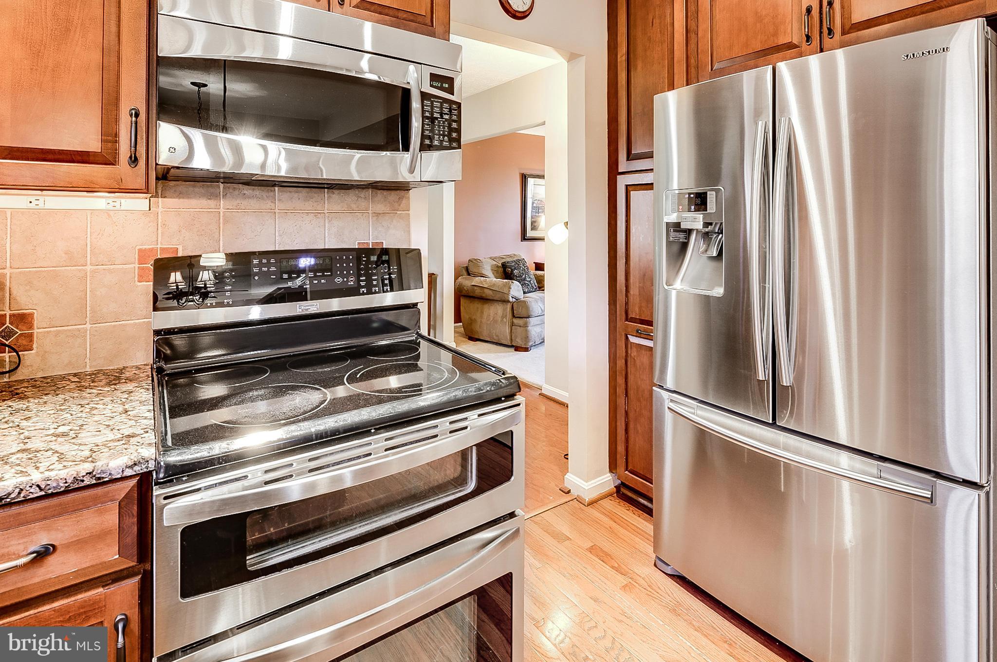 6126 Fairbourne Court Hanover, MD 21076 - Photo 5 of 27 Upgraded stainless steel appliances