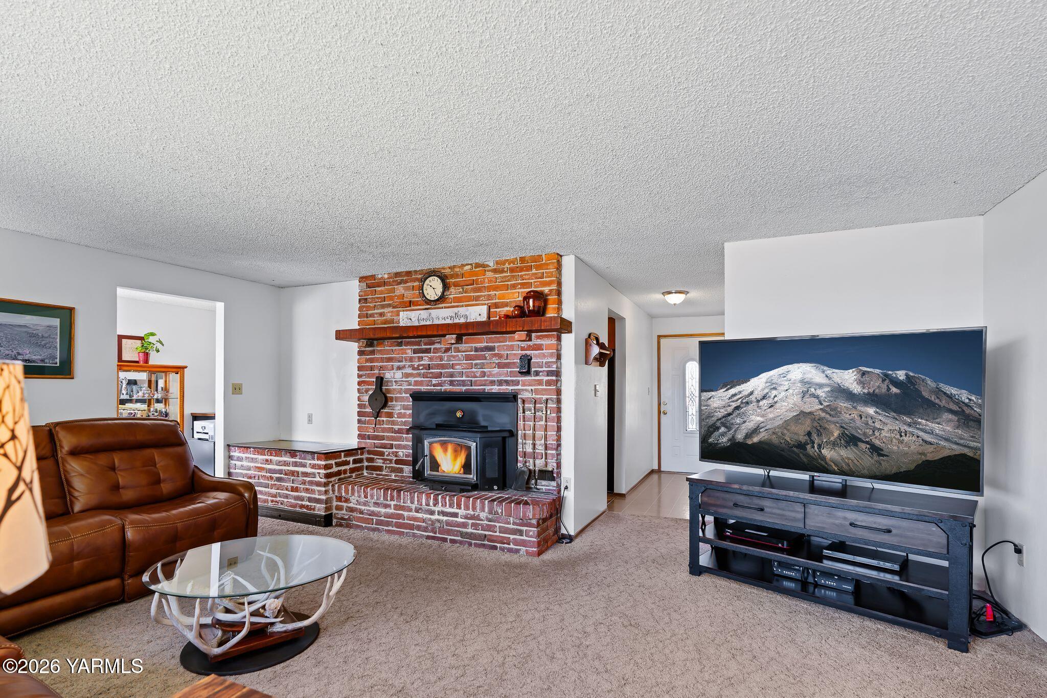 2311 McCullough Road Yakima, WA 98903 - Photo 9 of 35 Living Room