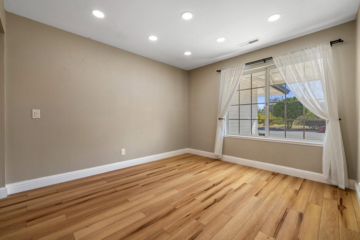 3317 Shamrock Avenue Merced, CA 95340 - Photo 9 of 44 a view of room with window