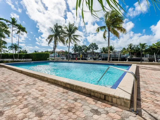 $1,950 | 2350 Northeast 135th Street, Unit 1509, North Miami, FL 33181