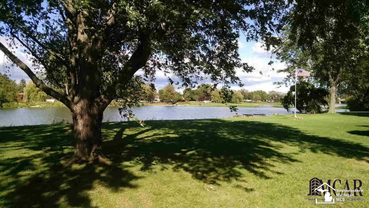 1850 Riviera Drive Monroe, MI 48161 - Photo 15 of 17 21300815-14.JPG