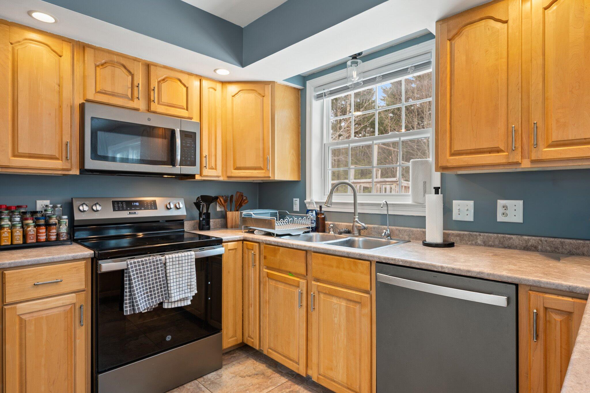 106 Woodfield Way Ellsworth, ME 04605 - Photo 12 of 57 12-Kitchen