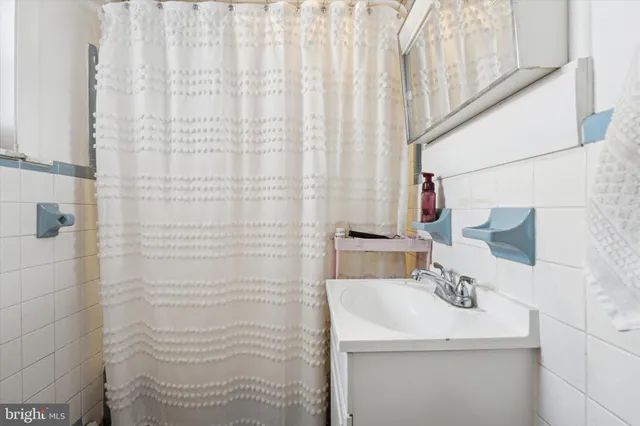 $4,500 | 3641 Warren Street, Philadelphia, PA 19104