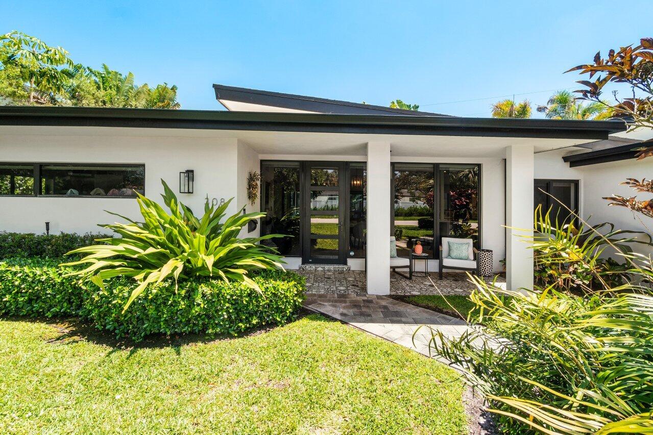308 Enfield Road Delray Beach, FL 33444 - Photo 3 of 25 002-308EnfieldRoad-DelrayBeach-FL-33444-