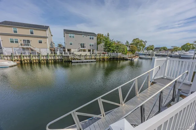 a view of a lake with house
