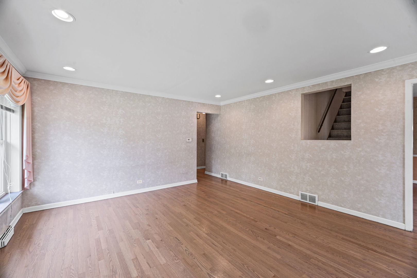 340 Romona Road Wilmette, IL 60091 - Photo 5 of 35