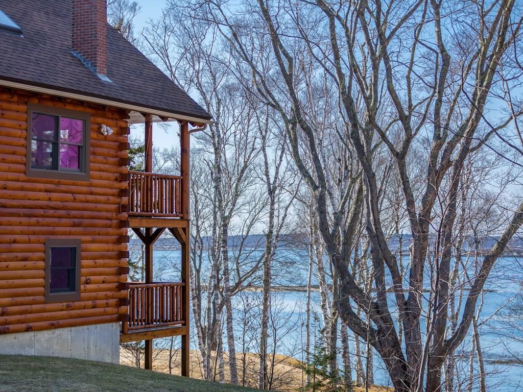 Log & timber home overlooking Middle...