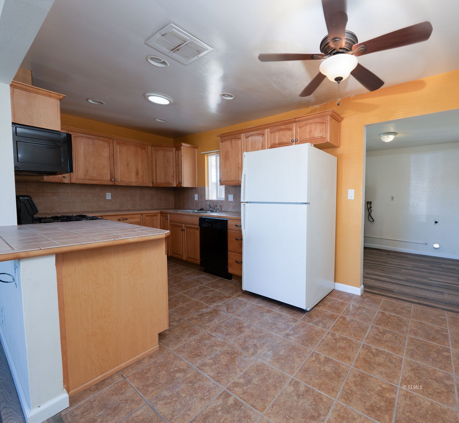 241 North Alvord Street Ridgecrest, CA 93555 - Photo 6 of 32