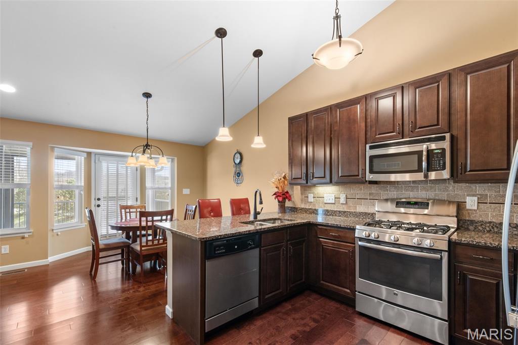 3072 Arbor Station Court Ballwin, MO 63021 - Photo 7 of 25